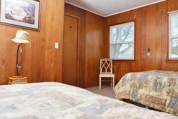 Lucky Horseshoe Cabins Au Sable Bagian luar foto
