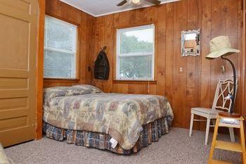 Lucky Horseshoe Cabins Au Sable Bagian luar foto