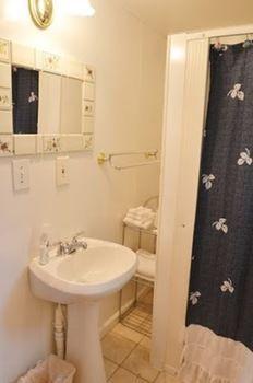 Lucky Horseshoe Cabins Au Sable Bagian luar foto