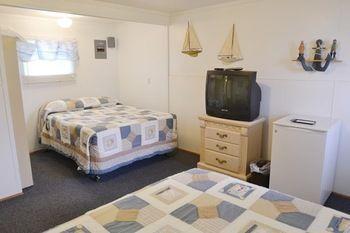 Lucky Horseshoe Cabins Au Sable Bagian luar foto